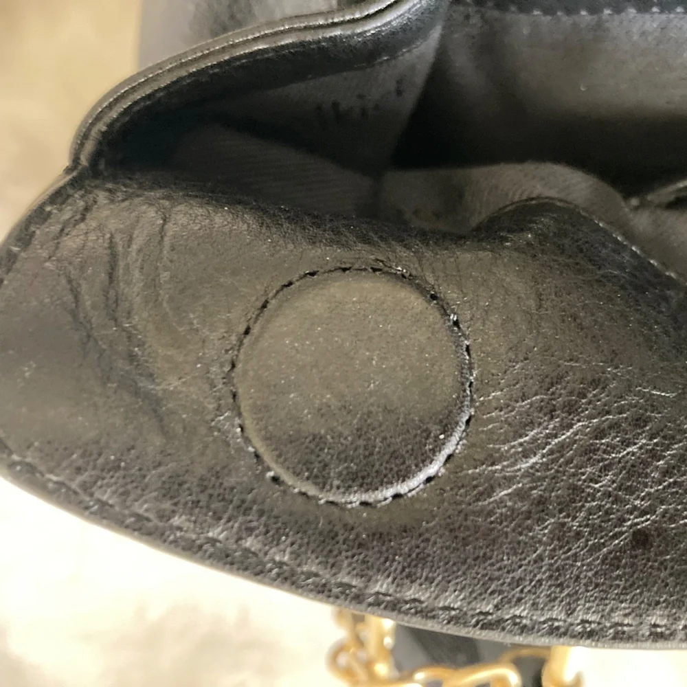 Elegant Black Leather Shoulder Bag with Gold Accents - Picture 10 of 14